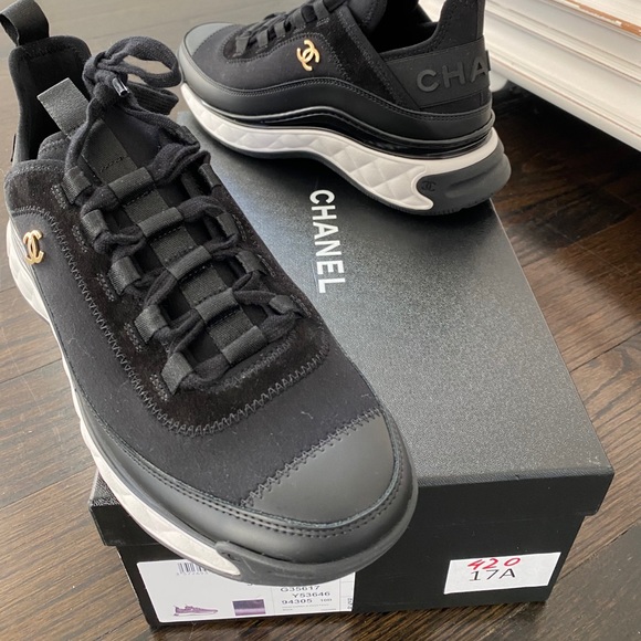 CHANEL LOW-TOP SNEAKERS - Picture 7 of 12